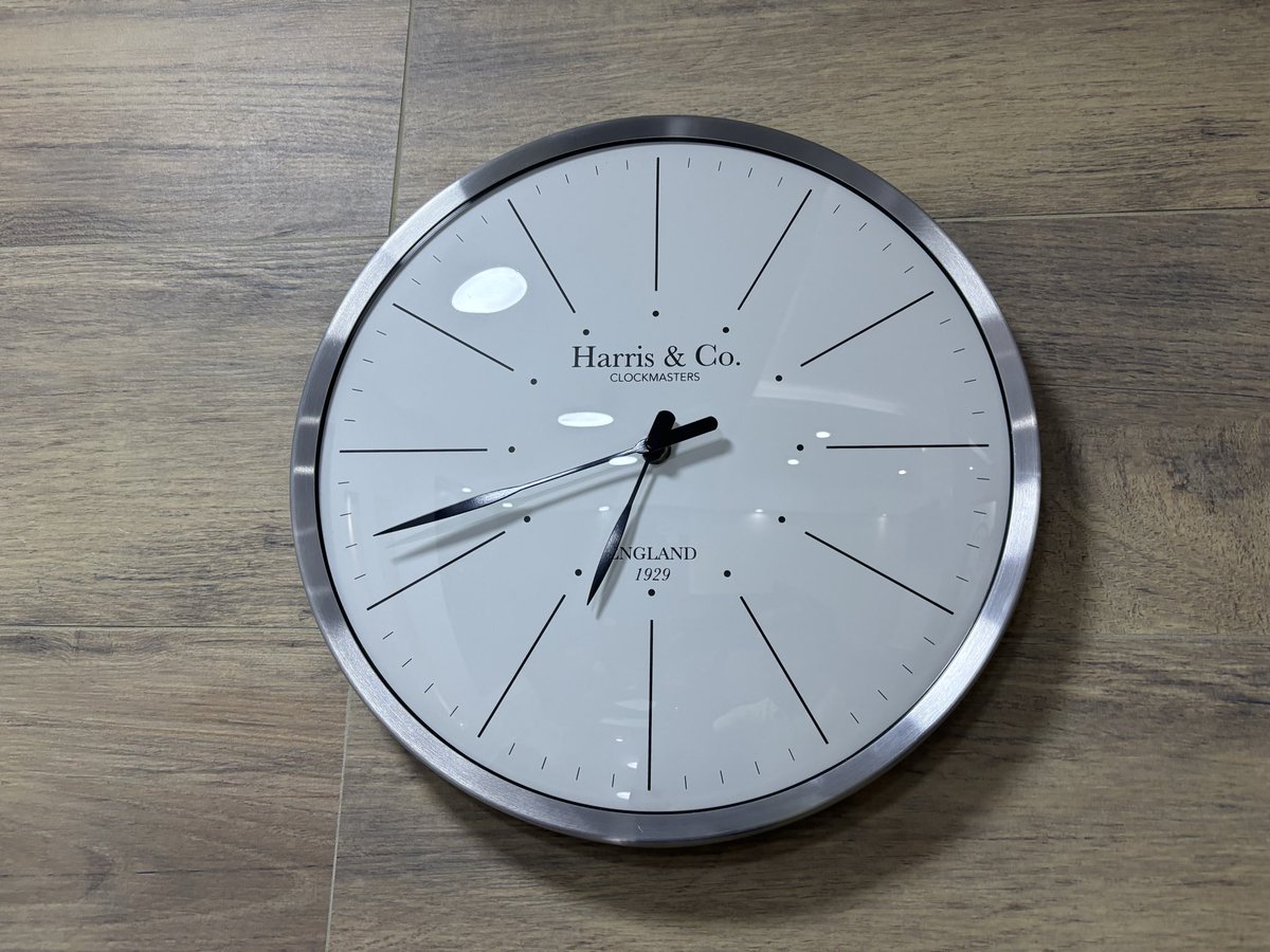 Quien responde por el alumbrado público  del tramo ubicado entre el puente de Provenza y la puerta del sol de Bucaramanga. Vergüenza que en las noches la autopista esté totalmente a oscuras en ambos sentidos. Ante un siniestro automovilístico quien responde?