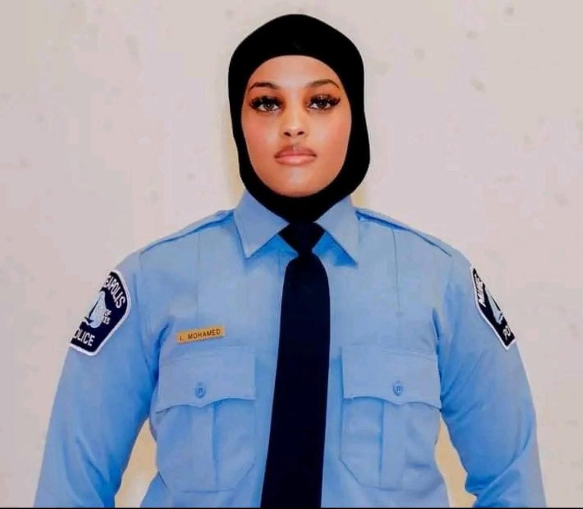 Ikran Mohamed , became the first Hijabi Somali women to join Minnesota/ minnisomalia state police
