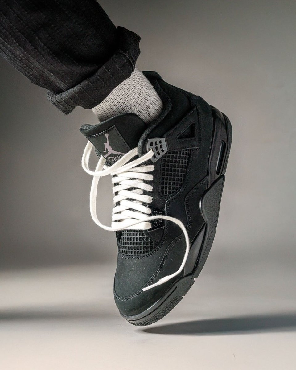 ModernNotoriety's tweet image. Hear me out... "Black Cat" 4s with white laces 😮‍💨