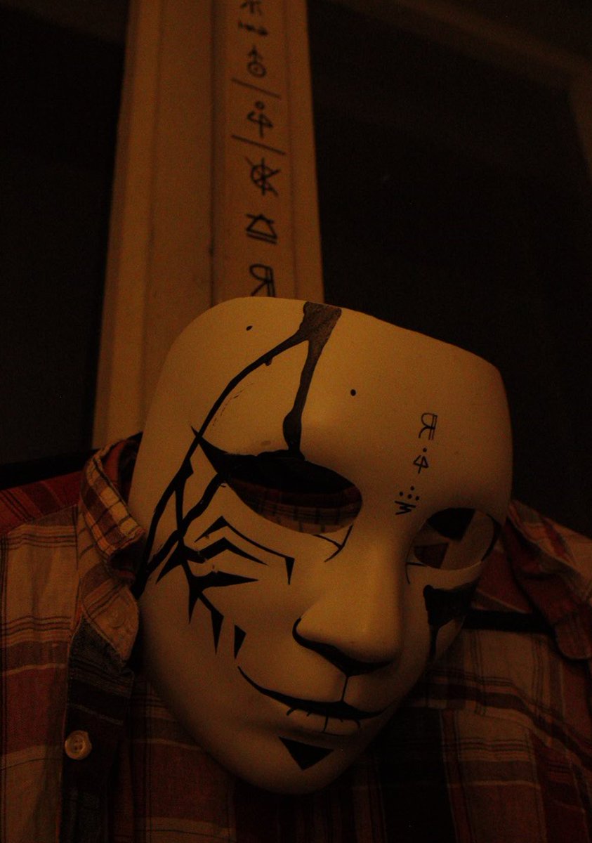 HotCocoScanner's tweet image. Escapism. 
Surrealism.
The urge to break apart life;
To view it through a prism -

only to be met with nothing but my own cynicism.