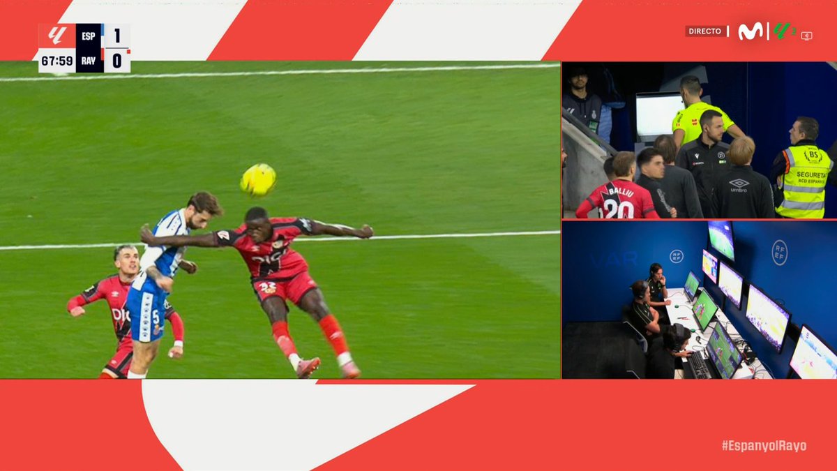 ArchivoVAR's tweet photo. 🖥️💥 Cruce de cables de Sánchez Martínez en el Espanyol - Rayo Vallecano.

👉🏻 Mendy, con el brazo totalmente abierto, de forma voluntaria, y ocupando un espacio, desvía el balón.

❌ 𝗣𝗘𝗡𝗔𝗟𝗧𝗜 𝗖𝗟𝗔𝗥𝗢.

▪️ Sánchez Martínez, inexplicablemente, llevó la contraria al VAR. https://t.co/deRchPsTix
