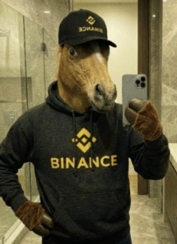 WHOAMi111i1's tweet photo. 最近发现一个很有趣的meme，并且有非常强的传播和二创能力。

一只拿着手机自拍的马。

可以用于任何的场景，穿着任何服饰。 https://t.co/AG4uGqUzNy