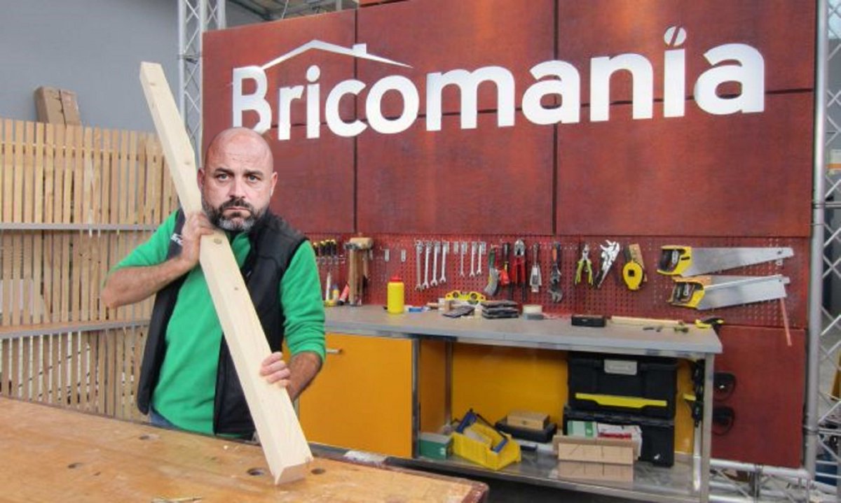 Manolo es un hombre práctico. Se va Joan y se la pela porque Dmitrovic intimida más. Recuperación alta, progresión rápida. La posesión es una mentira. Si regateas y la pierdes te corta las pelotas. Monta mesas de roble con Kike García. No le toquéis las narices. Quinto en Liga.