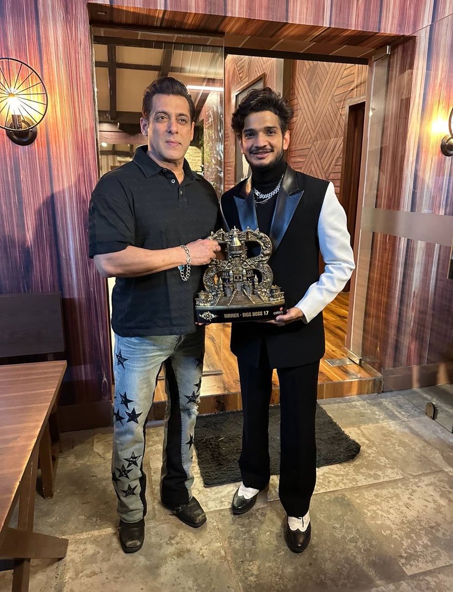 RosuCoree_'s tweet image. The Only Deserving Winner 🏆💥.
Because Big Boss couldn’t do any Politics here… if they could, just imagine what all would have happened..!!

#MunawarFaruqui𓃵 #MKJW #BigBoss19