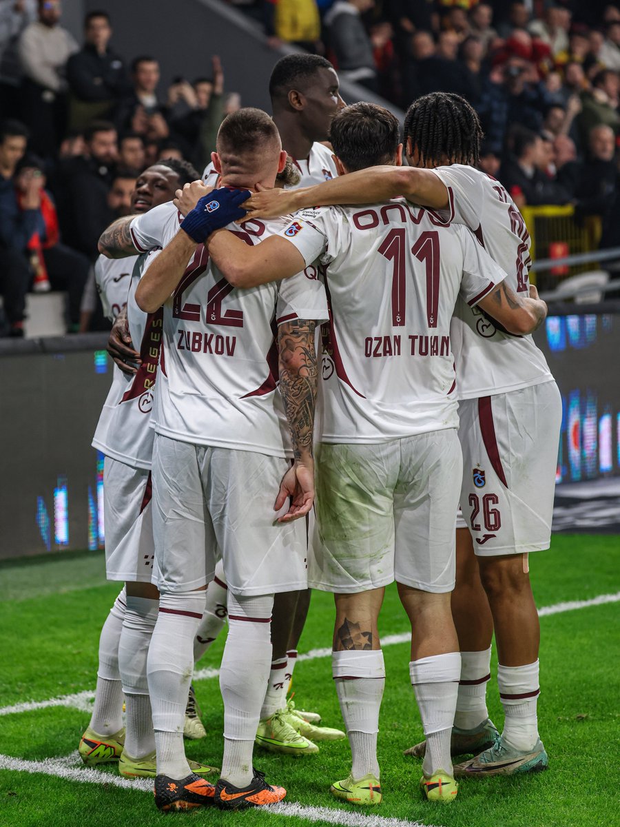 🚨 Trabzonspor, deplasmanda Göztepe'yi 2-1 mağlup ederek ligde puanını 34'e yükseltti.