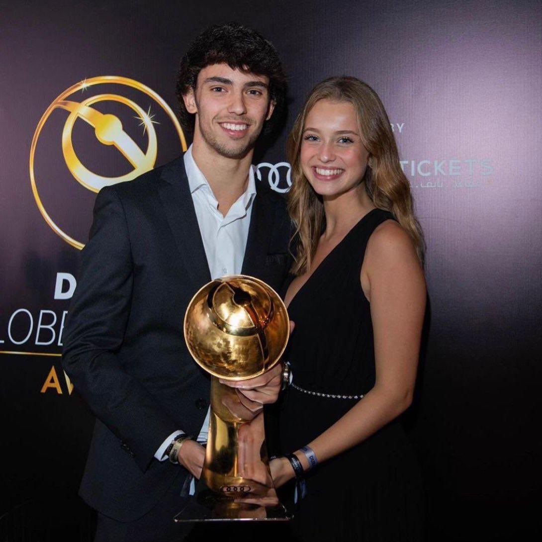 DoutorMadureira's tweet image. Tem mais capacidade para descobrir e investir em jovens talentos do que qualquer clube em Portugal.

Já dizia o meu avô quem tem cona tem uma quinta, quem tem tomates tem um crl….