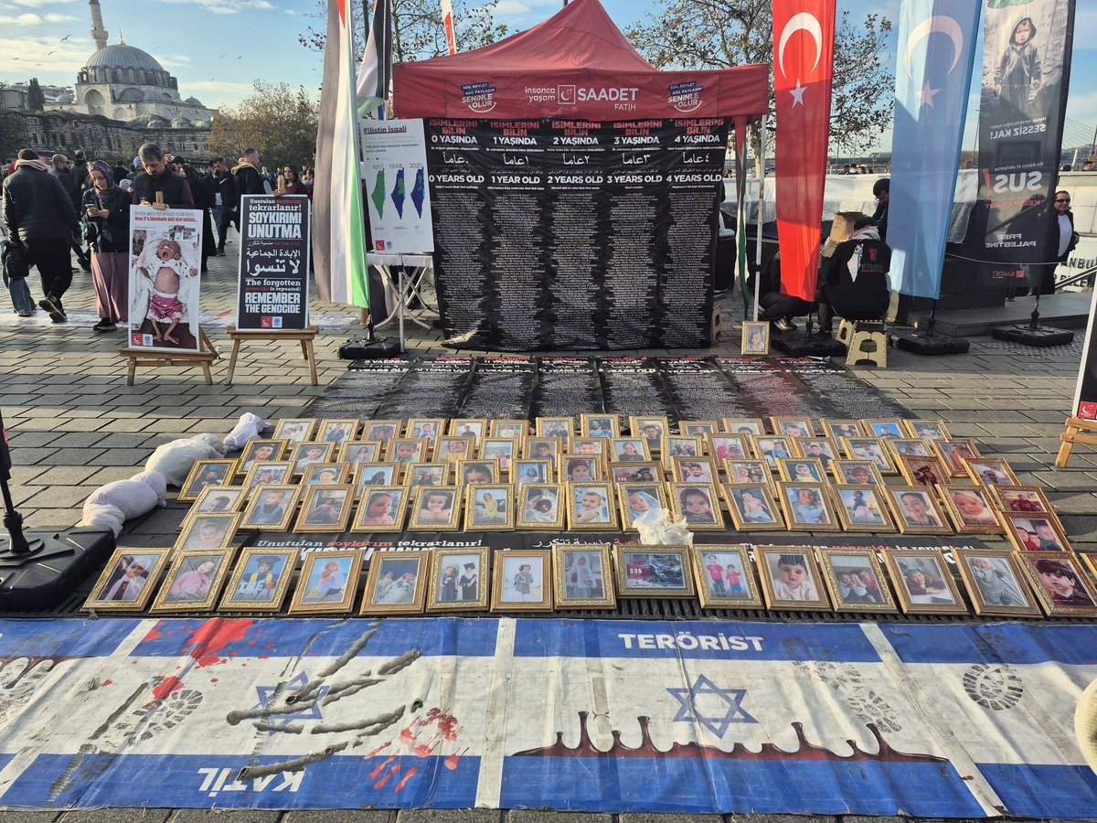 Dün Eminönü meydanda Fatih teşkilatının muhteşem standı karşıladı bizleri. Muhabbet ettik bizlere ikramlarda bulundular çok teşekkür ederiz. ❤️ Stand rekabeti teklif edildi ama bundan daha ne kadar iyi olabilir sorguladık açıkcası...🌹 <a href="/saadetkadin3420/">Saadet Kadın Fatih</a> <a href="/saadetkadin3433/">Saadet Kadın Sultangazi</a>