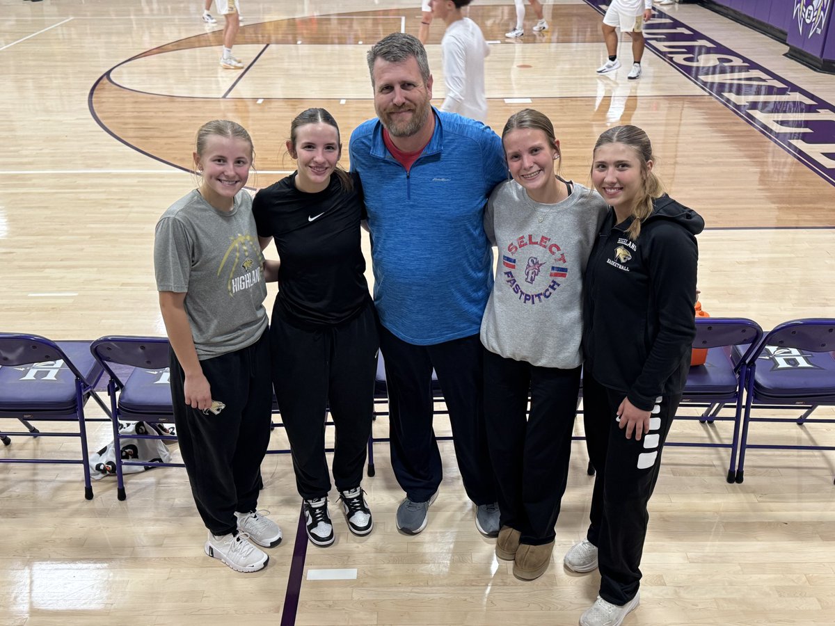 SelectFP_Christ's tweet image. Was fun watching some of our multi-sport Select athletes hoop it up on Friday night! Highland Cougars with the win!