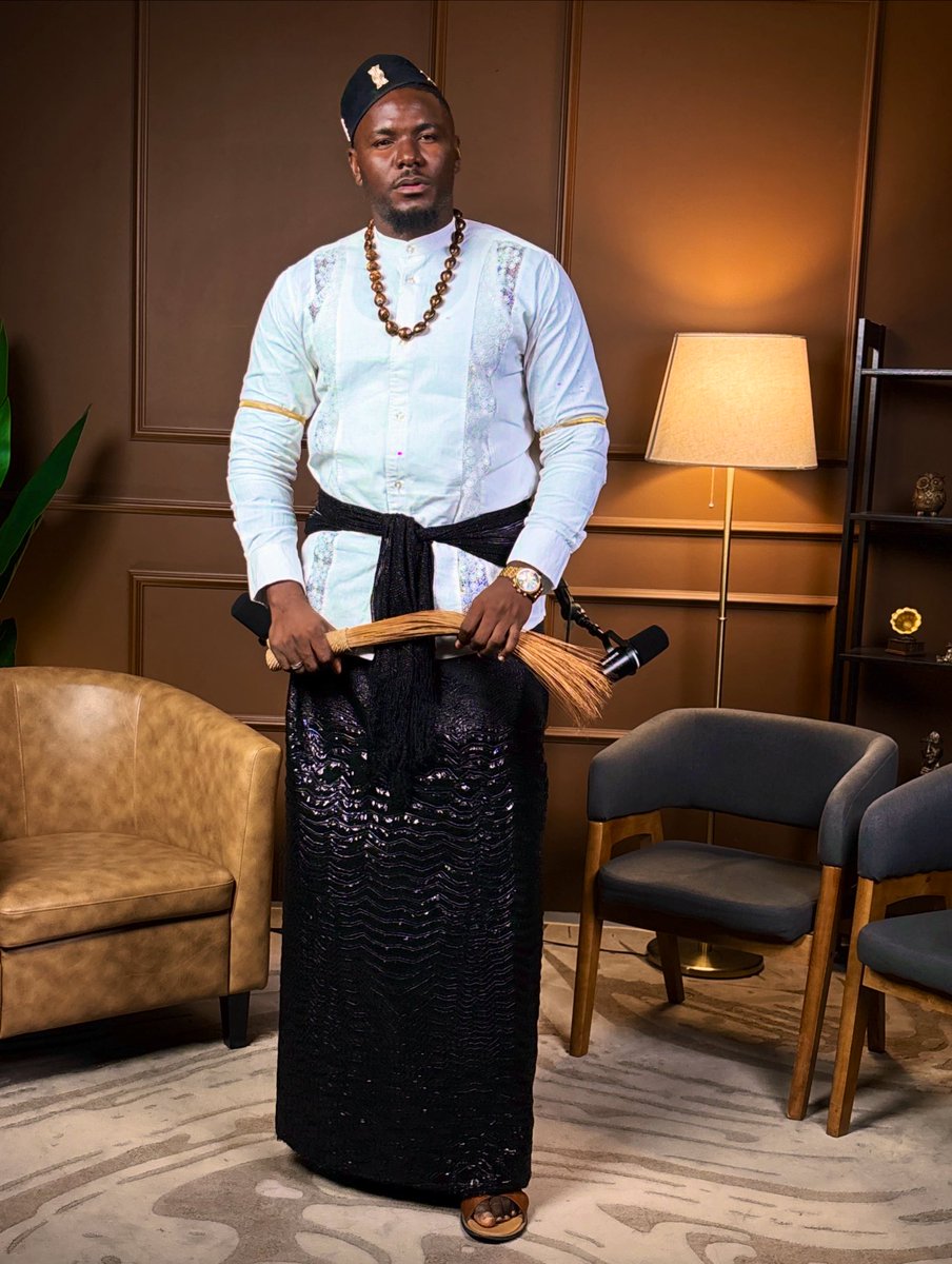 Saviez-vous que les sawa se distinguent par des armoiries parmi lesquelles nous avons les couleurs à savoir: Bonkeng penja 🟠 Bassa🟠 Bakoko wouri 🔵 
Njo-Njo🟡 Malimba 🔵 Akwa 🔴 
Deïdo🟢 Bodiman⚪️ wouri-bwele(bordeaux) Bakoko Moungo🟢🍋 

#ngondo #ngondo2025 #sawa #duala #sanja