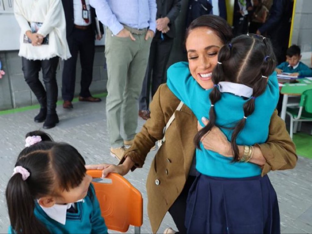 ValleyGirl629's tweet photo. #WeLoveYouMeghan https://t.co/t6t6KNHviQ