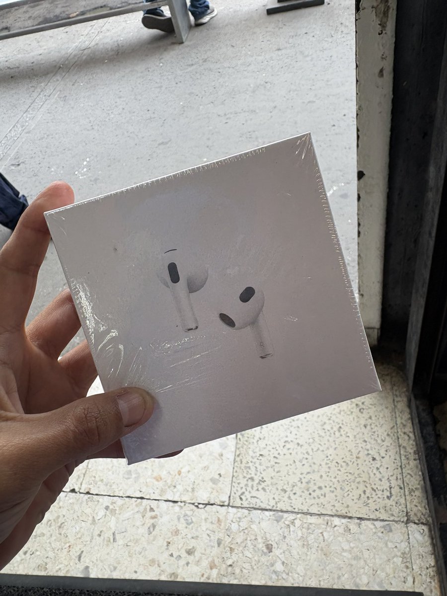 Ya se armó este súper paquete con Ropa Deportiva FG | llévate 1 Playera + 1 cartera y 1 AirPods 3ra Generación aún súper precio especial , playeras en talla y colores a elegir al igual que el color de la cartera . Entregas 🚚 en Veracruz y Boca del rio