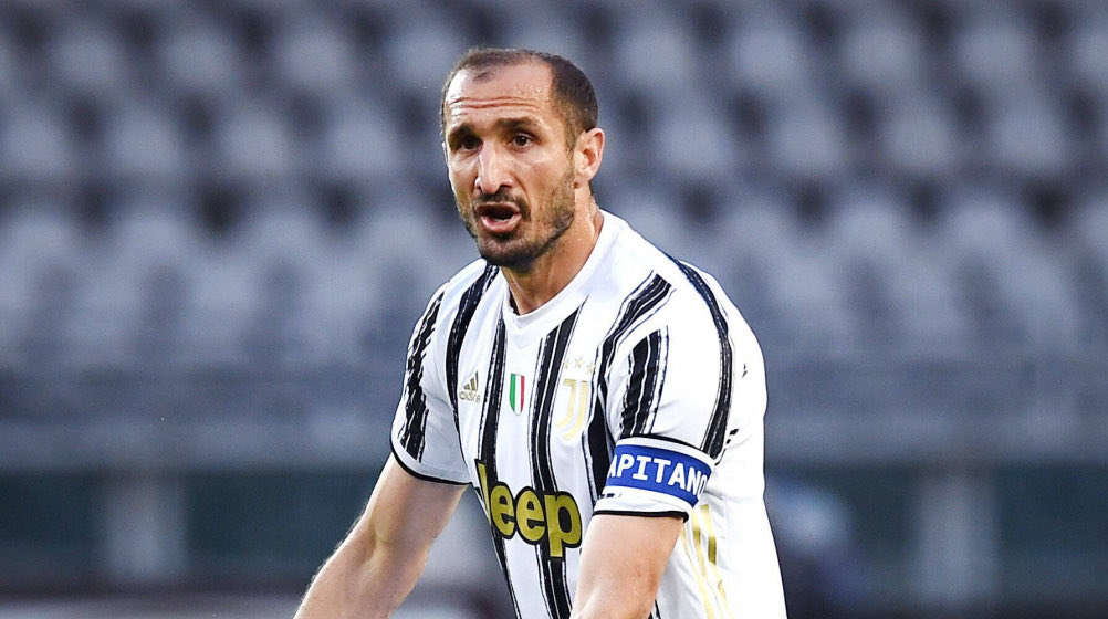 NicoSchira's tweet image. #Chiellini: “Arrivo burrascoso allo stadio? Ma no, siamo abituati a ben di peggio. Parliamo di calcio. #Koopmeiners sta facendo bene come braccetto sinistro: può portare qualità in quel ruolo, ha avuto impatto positivo. Ha ripreso ritmo, fiducia e sicurezza: fa da guida dietro”