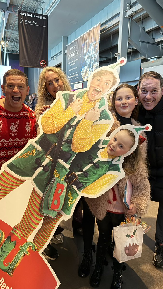 BUSAPAR3's tweet photo. A fantastic time at @elfmusicaluk #elfmusical making Christmas 🎄 memories! Love and adore ❤️ these people! Amelie and Hallie you are just fantastic 🙏 ❤️ #godchildren #family #2025 https://t.co/usb3k2ttns