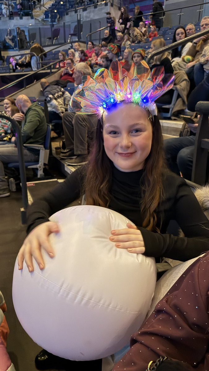 BUSAPAR3's tweet photo. A fantastic time at @elfmusicaluk #elfmusical making Christmas 🎄 memories! Love and adore ❤️ these people! Amelie and Hallie you are just fantastic 🙏 ❤️ #godchildren #family #2025 https://t.co/usb3k2ttns