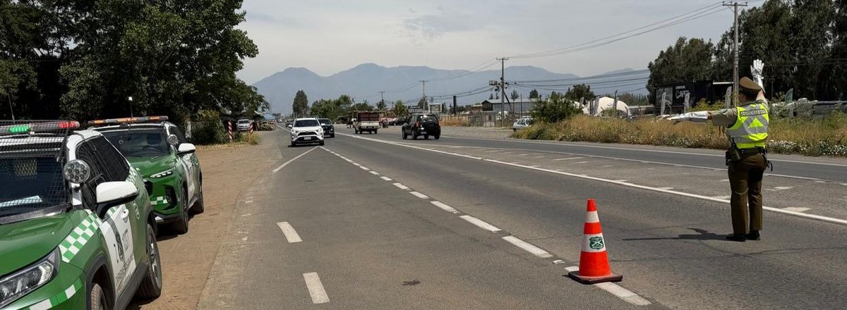 @Carab_ohiggins 3° Comisaría #Rancagua Oriente y Subcomisaría #Machalí se encuentran en la Carretera El Cobre, realizando controles vehiculares para evitar que se produzcan accidentes viales. Recuerde respetar las normas del tránsito. 
#OrdenyPatria