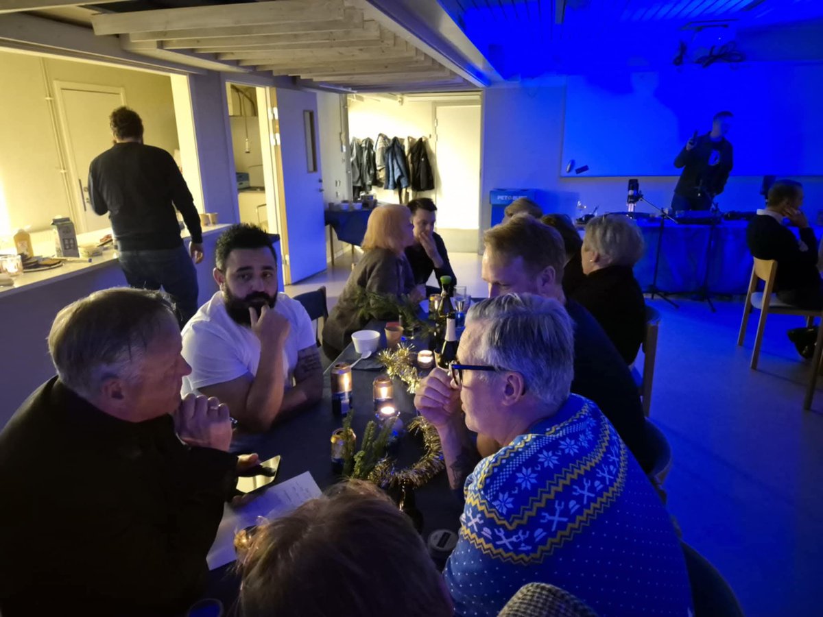 patronerna's tweet image. Stort tack till hela Patronfamiljen som dök upp &amp;amp; gjorde julfesten till precis den där härliga, högljudda &amp;amp; helt oförglömliga kvällen vi älskar. Tack till hemliga gästerna – Urban Hagblom, Dennis Olsson &amp;amp; Pontus Engblom  – som kom som hemliga gäster &amp;amp; höjde stämningen ytterligare