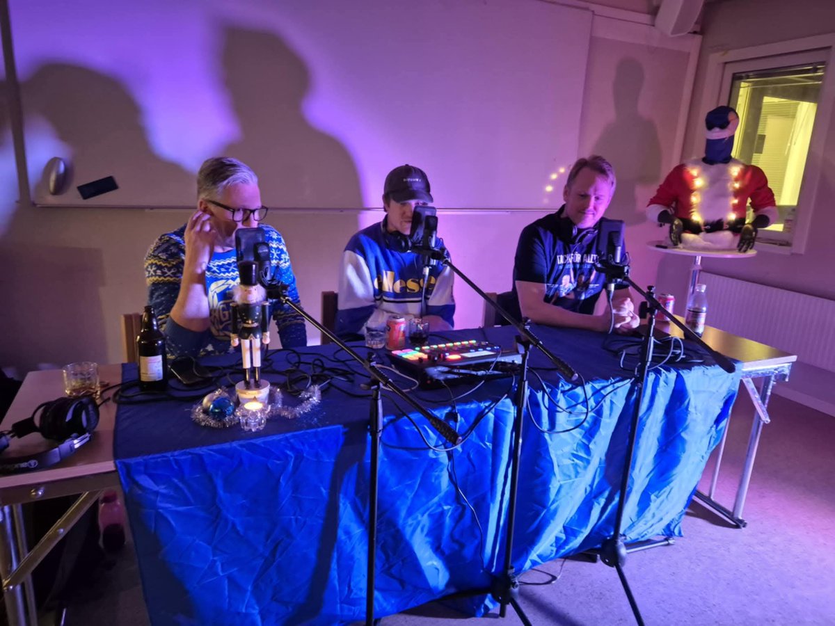 patronerna's tweet image. Stort tack till hela Patronfamiljen som dök upp &amp;amp; gjorde julfesten till precis den där härliga, högljudda &amp;amp; helt oförglömliga kvällen vi älskar. Tack till hemliga gästerna – Urban Hagblom, Dennis Olsson &amp;amp; Pontus Engblom  – som kom som hemliga gäster &amp;amp; höjde stämningen ytterligare