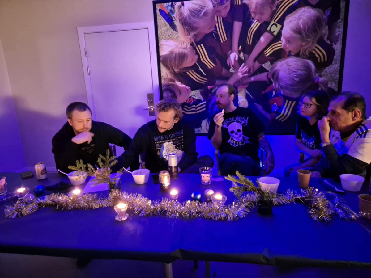 patronerna's tweet image. Stort tack till hela Patronfamiljen som dök upp &amp;amp; gjorde julfesten till precis den där härliga, högljudda &amp;amp; helt oförglömliga kvällen vi älskar. Tack till hemliga gästerna – Urban Hagblom, Dennis Olsson &amp;amp; Pontus Engblom  – som kom som hemliga gäster &amp;amp; höjde stämningen ytterligare