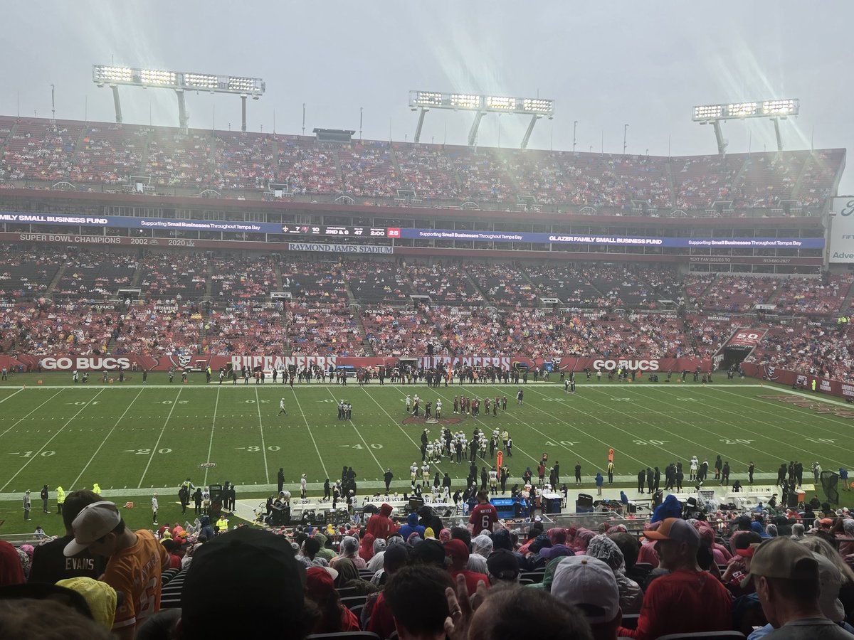 RideOrDieTB's tweet photo. Not a better seat in RayJay than these upper club seats! #DryAF #GoBucs https://t.co/6zgUMKqtWL