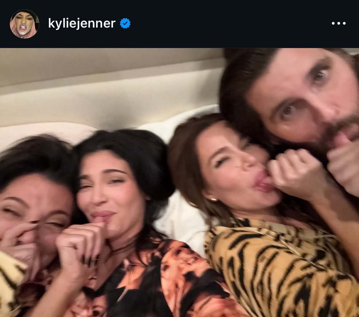 ahora entiendo porque kourtney se dejó de juntar con su familia jajsjaks