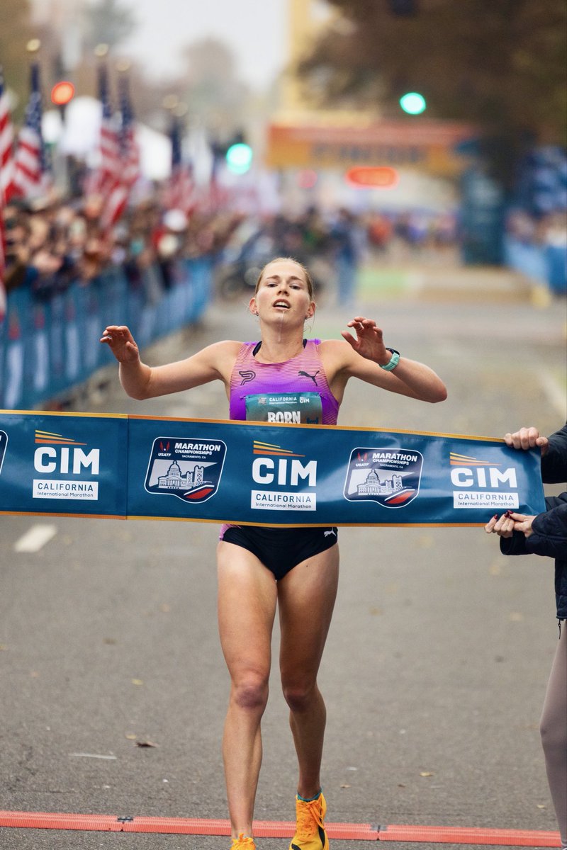 FloTrack's tweet image. BORN FOR THE MARATHON 🥇🇺🇸

In her marathon debut, Molly Born wins the California International Marathon / USATF Marathon Championships in 2:24:09

Sara Hall takes second in 2:24:36.

Megan Sailor is third in 2:25:16.

📸 Josh Kutcher

#USATF #CIM