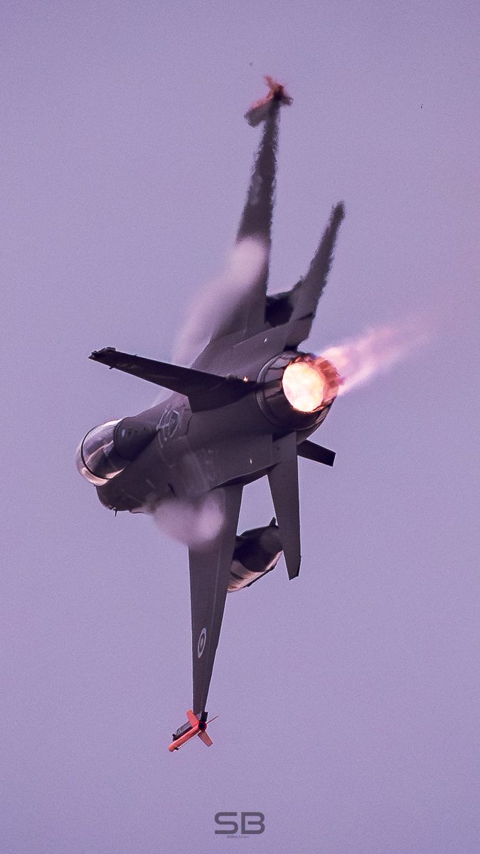 F-16 Argentinos para los celulares argentinos. Ya que pidieron tanto y por lo visto la manija sigue y sigue, van de regalo.