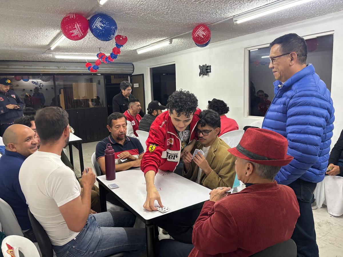 SiluetaX's tweet image. 🌈 Proyecto #ResistenciaRosa, un espacio colaborativo con el #OrgulloQuito y en articulación con #SiluetaXQuito, #EsMiFamilia, #BolivarianosDiversos, #ElDogmático, y demás colectivos y aliados de la #FederaciónLGBT, realizó una jornada por las fiestas de Quito. 

#ArteDisidente