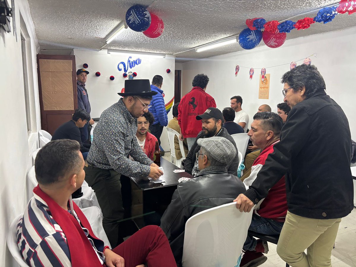 SiluetaX's tweet image. 🌈 Proyecto #ResistenciaRosa, un espacio colaborativo con el #OrgulloQuito y en articulación con #SiluetaXQuito, #EsMiFamilia, #BolivarianosDiversos, #ElDogmático, y demás colectivos y aliados de la #FederaciónLGBT, realizó una jornada por las fiestas de Quito. 

#ArteDisidente