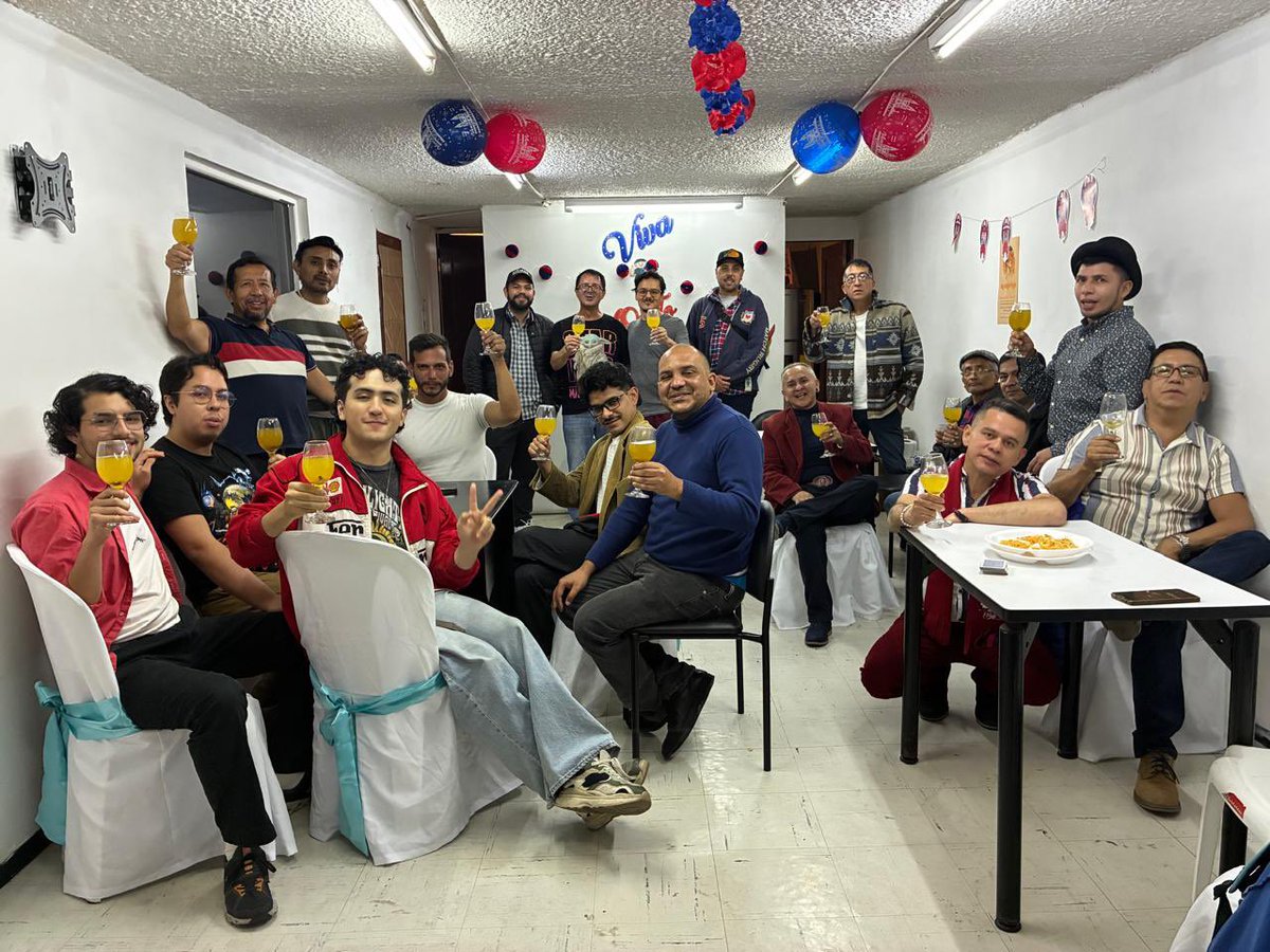 SiluetaX's tweet image. 🌈 Proyecto #ResistenciaRosa, un espacio colaborativo con el #OrgulloQuito y en articulación con #SiluetaXQuito, #EsMiFamilia, #BolivarianosDiversos, #ElDogmático, y demás colectivos y aliados de la #FederaciónLGBT, realizó una jornada por las fiestas de Quito. 

#ArteDisidente