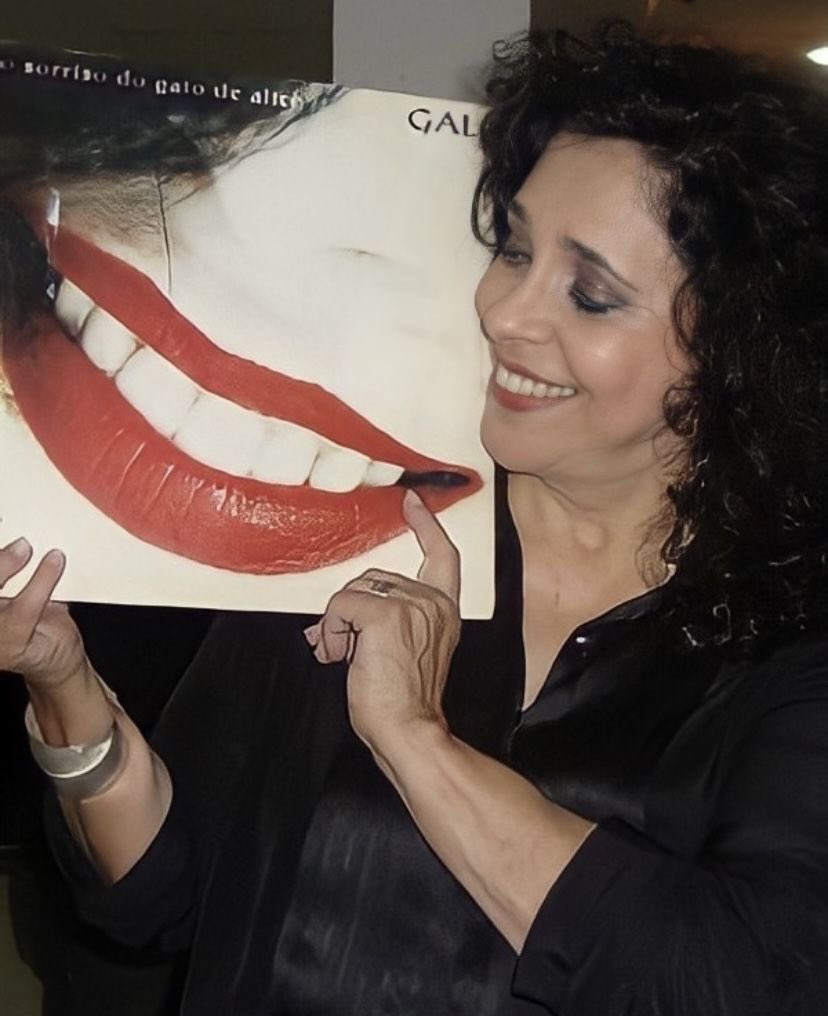 anaamsyl's tweet image. ela sorrindo e o sorriso da capa muito minha bebê 😭💐