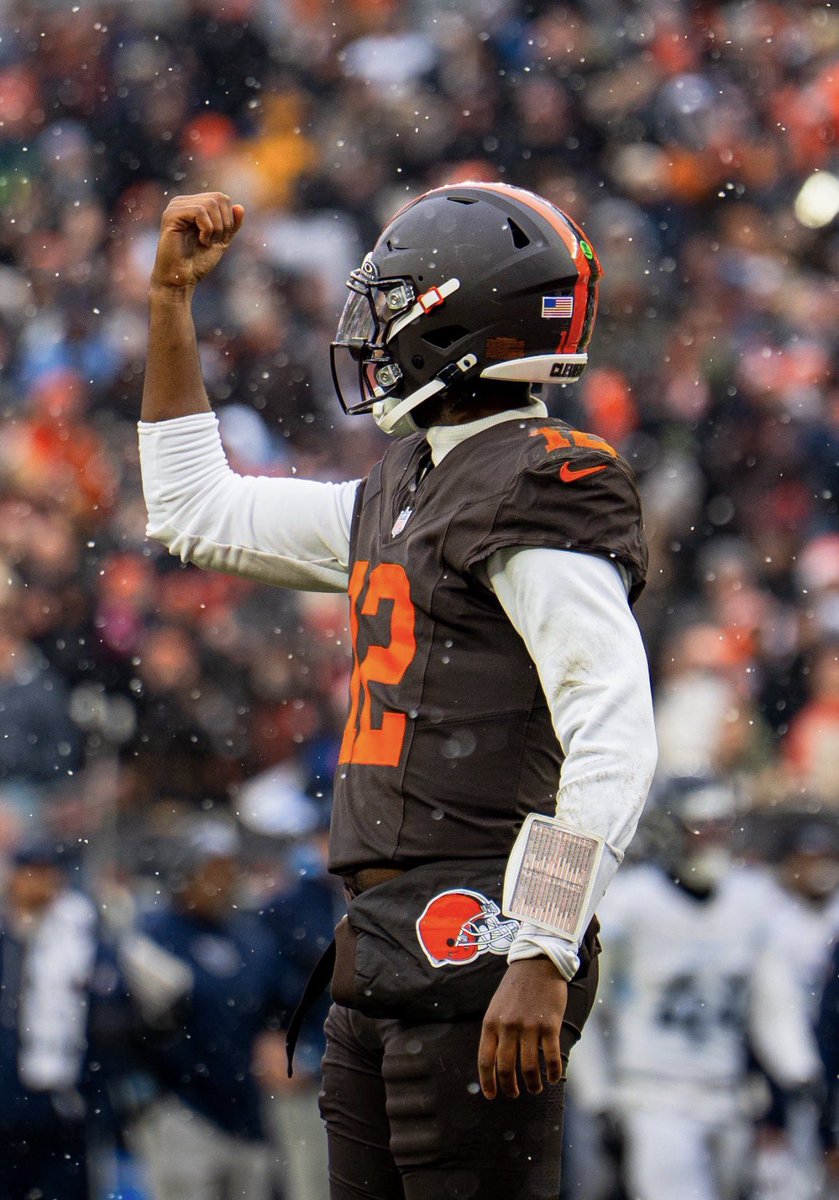 TOSS THAT MF WRIST UP

#Browns Shedeur Sanders 1st half:
• 8/13
• 178 Yards
• 2 TDs
• 145.0 Passer Rating

Looks like first round QB to me.