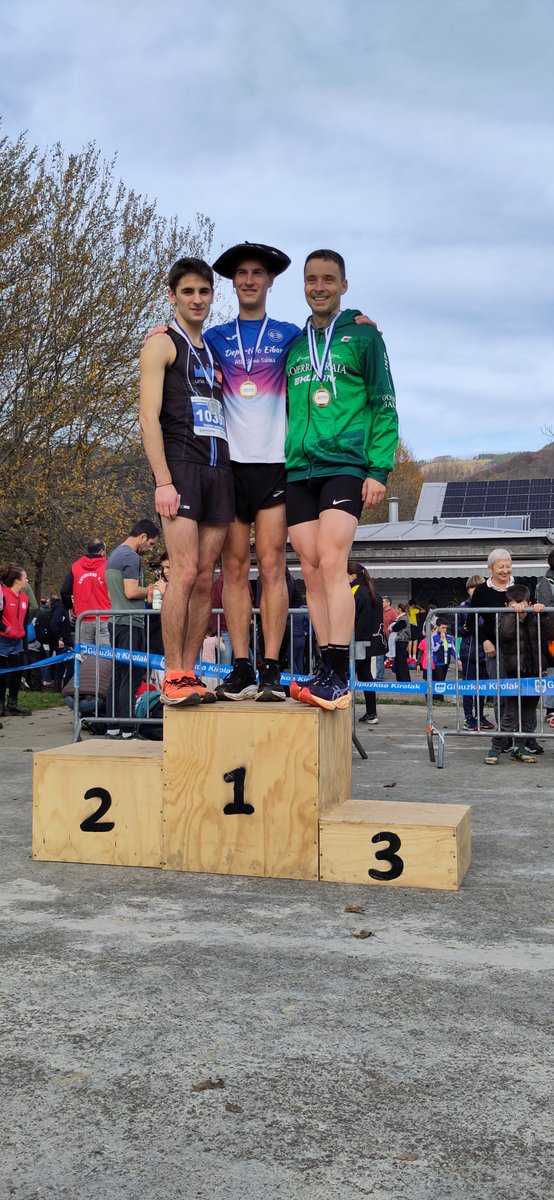 Txindoki Kroseko podiumak, Gipuzkoako Kros Txapeldunak 👇

Absolutu ♀️

1. Ainhoa Sanz  (Goierri Garaia)
2. Adirane Peñagarikano (Goierri Garaia)
3. Alba Lecumberri (Independientea)

Absolutu ♂️

1. Julen Teran (CD Eibar)
2. Bingen Arambarri (Xeye)
3. Imanol Inza (Goierri Garaia)