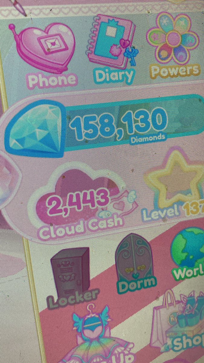 arson_punk's tweet photo. @RoyaleHighValks please make it so we can exchange cloud cash for diamonds, I've only bought one thing from the shop and like nothing else, I at least wanna have a reason to save it and have it😭 https://t.co/mXwUPuRRHM