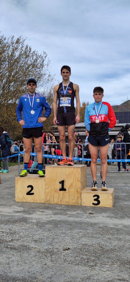 Txindoki Kroseko podiumak, Gipuzkoako Kros Txapeldunak 👇

Sub 23 ♂️

1. Bingen Arambarri (Xeye)
2. Samuel Vega (Txindoki AT)
3. Aimar Sukunza (Zumeatarra)