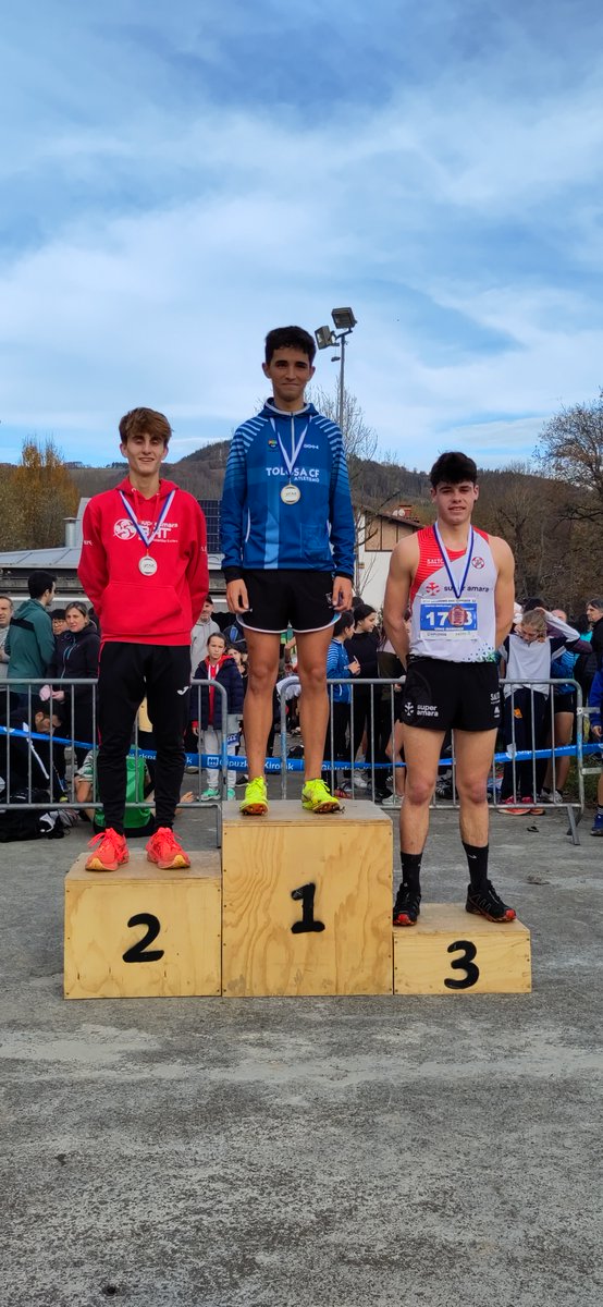 Txindoki Kroseko podiumak, Gipuzkoako Kros Txapeldunak 👇

Sub 18 ♀️

1. Ane Barandiaran (Txindoki AT)
2. Irune Mateo (CD Hernani)
3. Anne Campanillas (Real Sociedad)

Sub 18 ♂️

1. Ekhi Civico (Tolosa CF)
2. Julen Mendoza (BAT)
3. Urko Ibarguen (BAT)