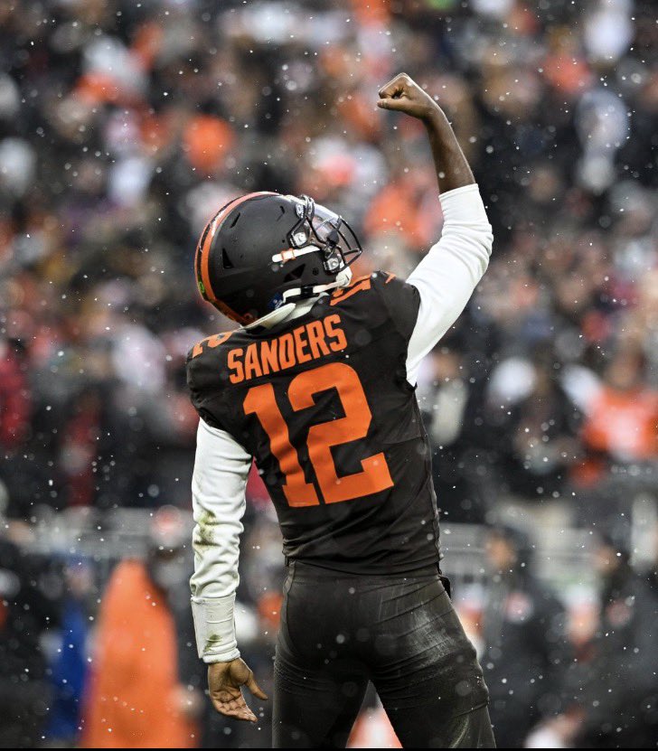 Shedeur Sanders at halftime:

9/14
180 passing yards
22 rushing yards
2 touchdowns 
145 passer rating

Perfect Timing ⌚️