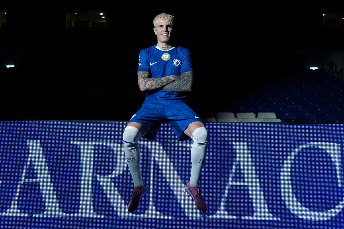 TOncelar's tweet image. Chelsea's version of Garnacho v. Manchester United's David Beckham?