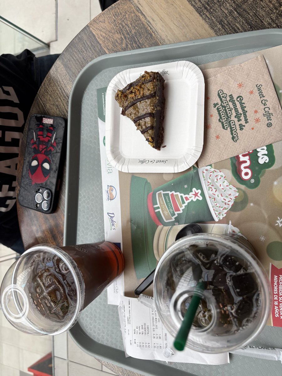 salva_k87's tweet photo. @SweetandCoffee hola Sweet cómo estás , sabes hoy probé un nuevo producto tuyo y me sentí robado… $5 ese pedacito de brownie salpicado con algo de pistacho 😒 ya te pasaste !!!! He aquí la prueba… ahhh y si lo volvería a comprar? NO… x el precio y por qué es un BROWNIE!!!! https://t.co/NwClzt7bjE