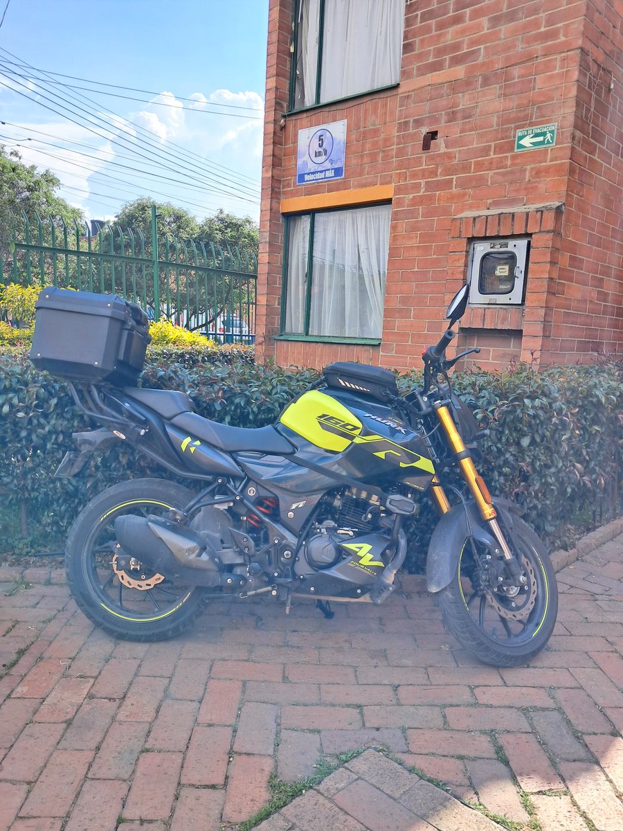 SamuuuSR's tweet photo. Y un día regreso ese niño que tenia su poseidon 🔱 y soñaba con tener su moto a lo que fue su hogar... https://t.co/pPccoMLWK8