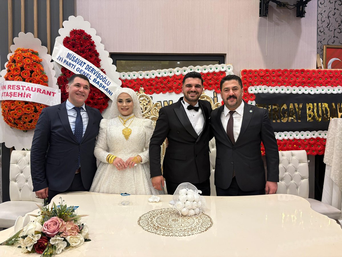 OguzhanHasar's tweet photo. Dava ve mücadele arkadaşım, değerli ağabeyim Cemal Doğan’ın kıymetli evladı Osman kardeşim ve Esra kızımızın düğün merasimine katılarak mutluluklarına ortak olduk. 

Genç kardeşlerime bir ömür boyu sağlık, huzur ve mutluluk diliyorum. Rabbim yuvalarını bahtiyar eylesin, ömür boyu mutlu ve mesut etsin inşallah.