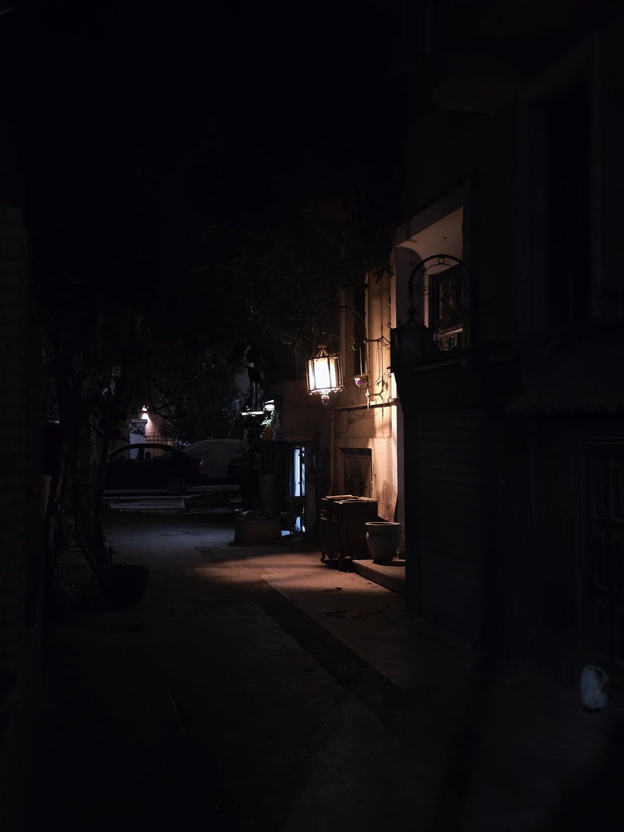 عيون حبيبتي الطيبين
بيعلموني أكون حنين