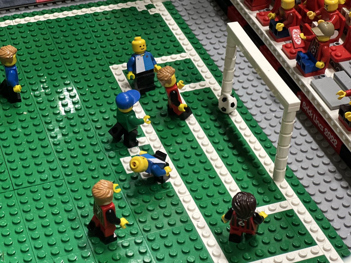GOAL!!!

A great start for SNOTS! Solden scores with his first touch after a mix up in the Brickstol defence.

SNOTS 1-0 Brickstal Palace