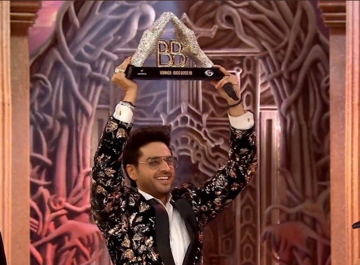Monikasingh_96's tweet photo. गौरव खन्ना ने जीता बिग बॉस-19 का खिताब

#BigBoss19 #BigBoss19Finale #GauravKhanna𓃵 #GauravKhanaa #GauravKhannna #SalmanKhan #SalmanKhan𓃵 #BiggBoss #BB19 https://t.co/aGeVgle9LT