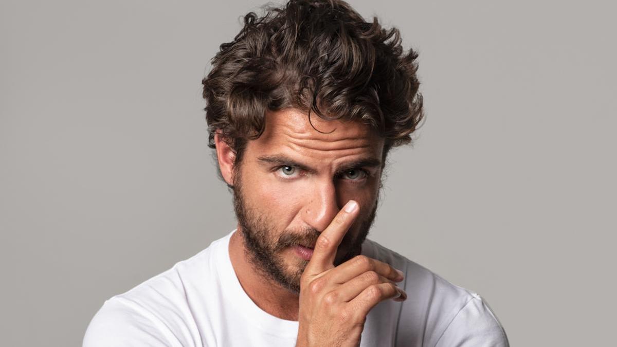 Que se haga en silencio que quiero escuchar tus pasos 

Que calle toda voz pues solo tu música es digna de sonar 

Que el mundo contenga la respiración para que tu risa le de música

#SeductiveSunday