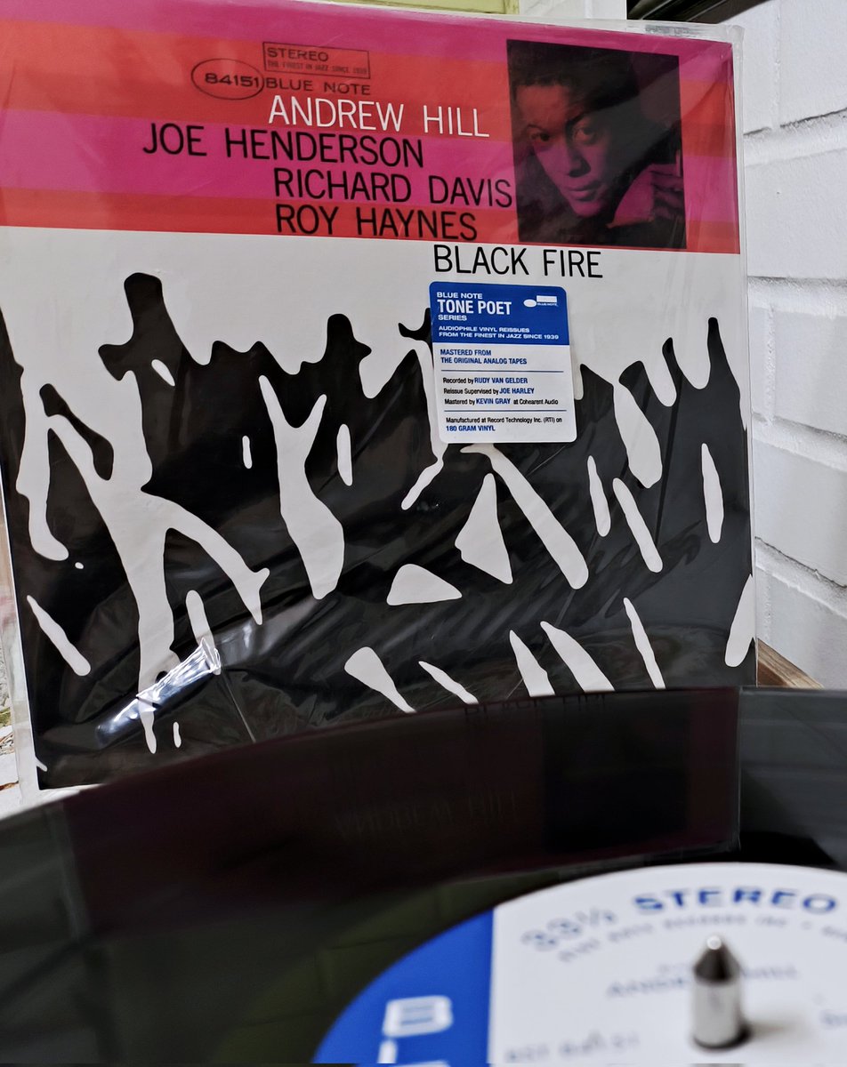 dgaticav's tweet photo. Sonando!!! 🎹🎶🎼 #BlackFire #AndrewHill #JoeHenderson #RichardDavis #RoyHaynes tremendo debut de Hill en @bluenoterecords @elanarca @Fer_BakyDan @dbustamante1 @JazzCfree https://t.co/q1AvyeKqdp