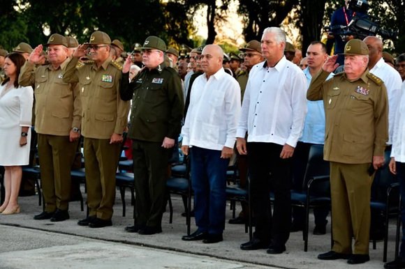 Este 7 de diciembre, en el Mausoleo El Cacahual, Cuba rindió tributo al 129 aniversario de la caída en combate del Mayor General Antonio Maceo Grajales y del capitán Panchito Gómez Toro, y al 36 aniversario de la Operación Tributo.

cubadebate.cu/noticias/2025/…