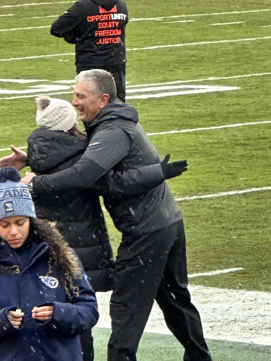 <a href="/TicTacTitans/">TicTacTitans</a> Titans controlling owner Amy Adams Strunk hugging former Titans DC/current Browns DC. After he walked away, she and Borgonzi talked and smiled.