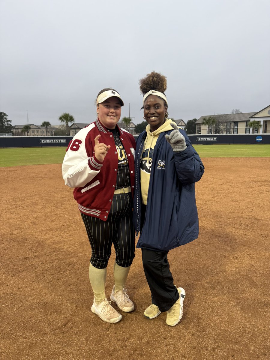 emma huxford tweet media