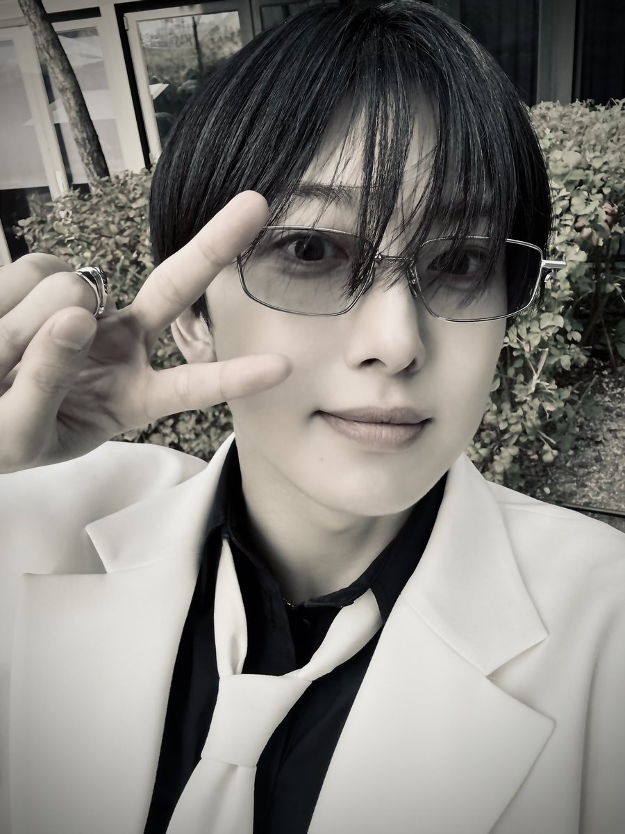 할머니 지갑 속 첫사랑 사진이래도 믿겠어