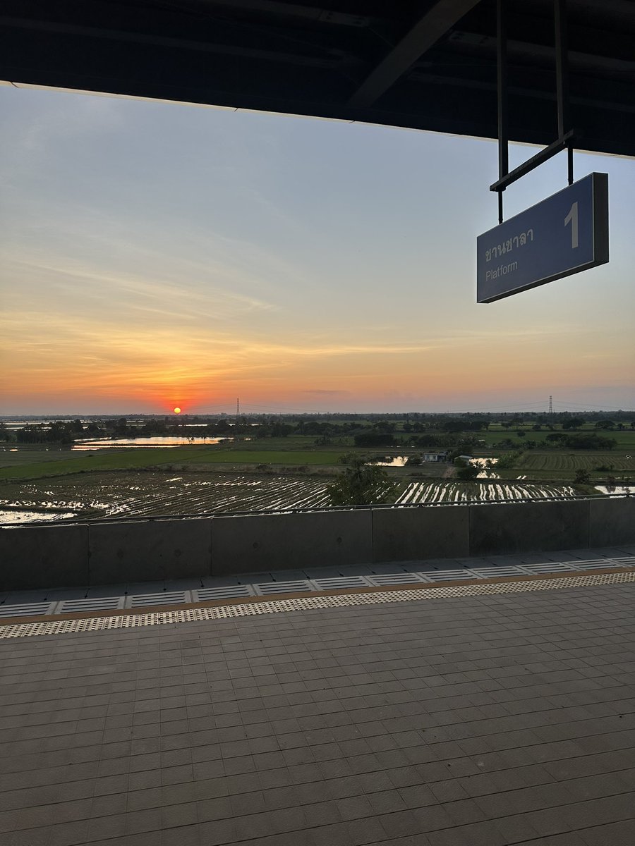 trainlism's tweet photo. อาทิตย์อัสดง #ลพบุรี2 https://t.co/lyeJwUMfTR